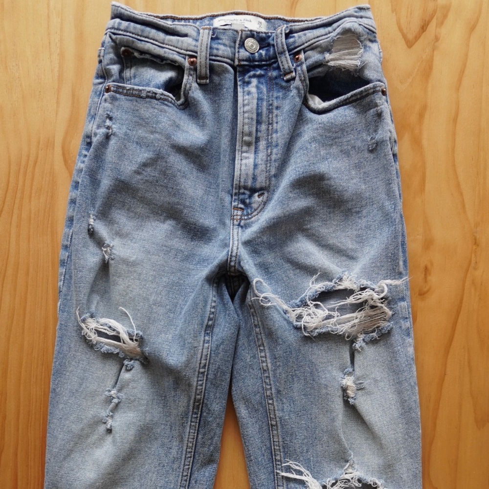 Size 26 Abercrombie The '90s Straight Ultra High Rise Curve Love (Distressed)